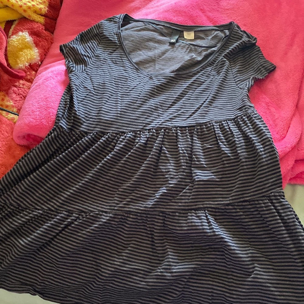 H&M black and gray striped baby doll top.  Worn once. Size 10.